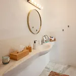 Olea Tinos, A Luxury Kardhianí