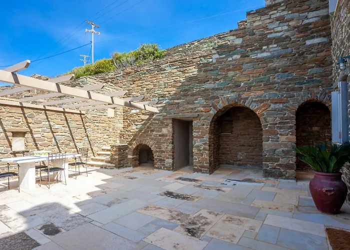 Olea Tinos, A Luxury Kardhianí