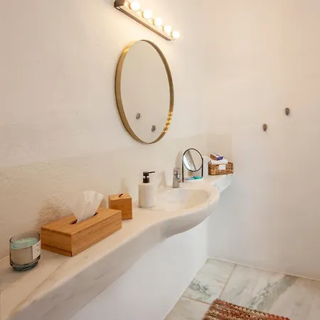 Olea Tinos, A Luxury Kardhiani